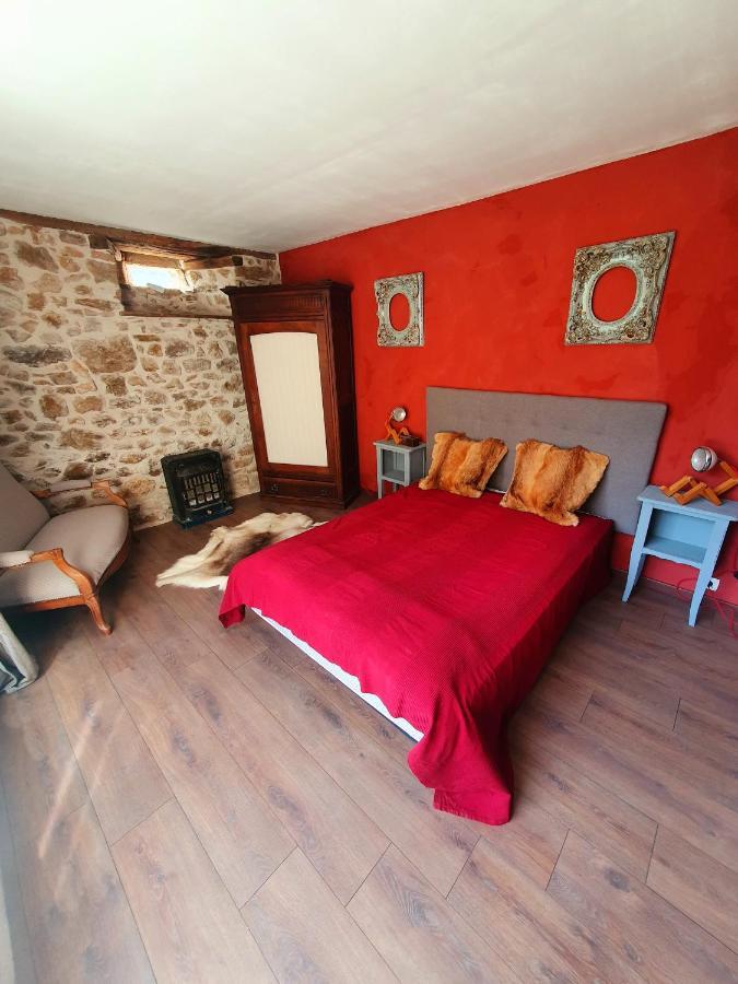 Gite De La Genevriere Saint-Chamant Eksteriør billede